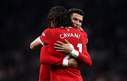 CĐV MU phấn khích về Ronaldo và Cavani sau trận thắng Tottenham