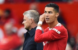 Sir Alex Ferguson “phê phán” quyết định để Ronaldo ngồi dự bị