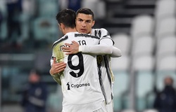 Cristiano Ronaldo bắt kịp cột mốc ghi bàn của Pele