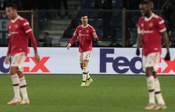 Lời cảnh báo của Ronaldo với các đồng đội sau khi lại cứu MU