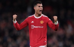 Ronaldo nhận giải thưởng đầu tiên với MU nhưng gây tranh cãi