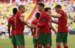 Ronaldo và Bồ Đào Nha bị giáng đòn mạnh trước trận play-off World Cup