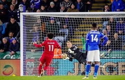 Salah bị cầu thủ Leicester gây áp lực khi sút phạt đền?