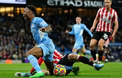 Sterling lập kỷ lục kiếm phạt đền ở Ngoại hạng Anh