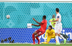 Vì sao bàn thắng của Tây Ban Nha được tính cho Zakaria?