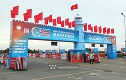 Khắc phục “thần tốc” sự cố cổng xuất phát bị ô tô đâm, Tiền Phong Marathon 2024 sẵn sàng đón gần 12000 VĐV