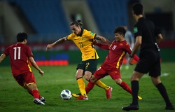 Truyền thông Australia: Bóng đã chạm vào cùi chỏ Grant trong vòng cấm  