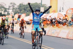 “Vua nước rút” Nguyễn Tấn Hoài giữ chắc áo xanh chặng 20 giải đua xe đạp Cúp truyền hình TP HCM 2021