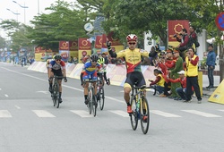 Bứt tốc thành công, Nguyễn Dương Hồ Vũ nhất chặng 3 giải đua xe đạp Cup Tôn Hoa Sen