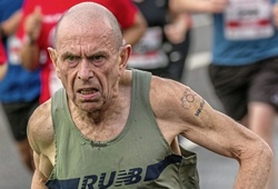 Ông già phá kỷ lục thế giới marathon trên 60 tuổi, nhanh hơn nhóm giành huy chương SEA Games