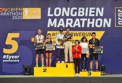“Mưa” kỷ lục cá nhân ở Longbien Marathon 2020, Hùng Hải và Chi “Kenya” cùng lặp lại chiến thắng