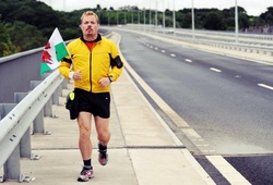 Diễn viên hài Anh tự phá kỷ lục cá nhân chạy 31 marathon trong 31 ngày