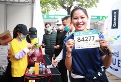 Người đẹp vô địch 800m SEA Games 30 Đinh Thị Bích thử sức chạy 21km tại Huế