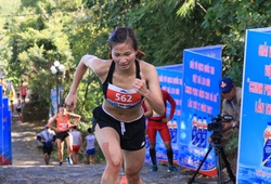 “Nữ hoàng leo núi” Nguyễn Thị Oanh kiệt sức vì đường chạy đa địa hình Bà Rá