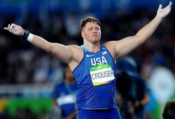 Nhà vô địch Olympic cao 2m Ryan Crouser phá kỷ lục thế giới đẩy tạ tồn tại 32 năm