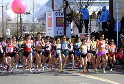 Hơn 11.000 nữ VĐV chạy Nagoya Marathon đúng ngày Nhật tiêm phòng vaccine ngừa COVID-19