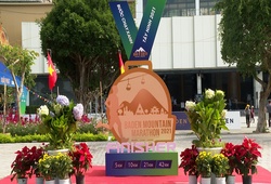 BaDen Mountain Marathon lan tỏa thông điệp “Bước chạy xanh” bảo vệ môi trường || Marathon