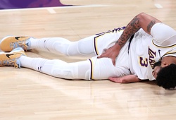 Anthony Davis đau đớn rời sân, LA Lakers thua Phoenix tại Game 4