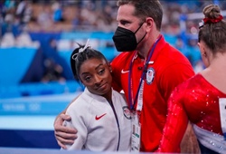 Olympic Tokyo 2021 sốc nặng: "Nữ hoàng TDDC" Mỹ Simone Biles bỏ chung kết đồng đội
