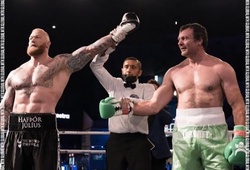 "Thần sấm" Hafthor Bjornsson knockout tượng đài vật tay Devon Larratt trên sàn Boxing