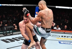UFC 268: Alex Pereira ra mắt ngoạn mục với cú gối bay knockout 