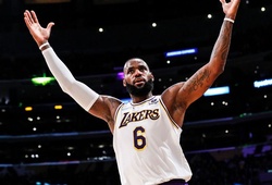 ​LeBron James liệu còn đánh trung phong khi Anthony Davis trở lại?