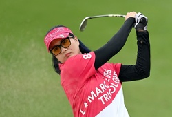 Hoa khôi bóng chuyền Kim Huệ hai lần nâng cúp tại giải golf "Ngược gió vươn cao" 