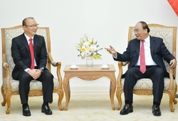 Chủ tịch nước Nguyễn Xuân Phúc tiếp đón HLV Park Hang Seo