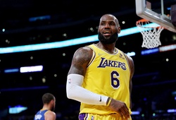 LeBron James tái phát chấn thương đầu gối ngay thời điểm "dầu sôi lửa bỏng" của Lakers