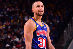 Stephen Curry cập nhật tình hình chấn thương, đứng ra bảo vệ Marcus Smart