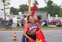 Khoảnh khắc ăn mừng HCV đáng yêu của 2 chị em Thanh Phúc - Thành Ngưng