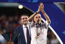 Kẻ đánh cắp huy chương vô địch của HLV Pioli với Milan “thú tội” 