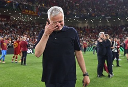 Mourinho rơi nước mắt sau chiến tích lịch sử cùng AS Roma