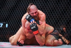 UFC 275: Jiri Prochazka lên ngôi sau màn "đua máu" với cựu vương Glover Teixeira