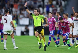 Juventus được cứu ở phút 93 trong trận đấu có 4 thẻ đỏ và VAR