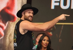 Tyson Fury "từ bỏ" Anthony Joshua, ưu tiên đấu với Derek Chisora vào tháng 12