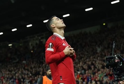 Ronaldo thay đổi cách ăn mừng với MU: Từ “siuuu” thành “ngủ”