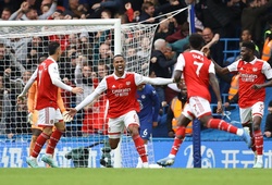 Arsenal hạ gục Chelsea nhờ chuyên gia ghi bàn bằng phạt góc