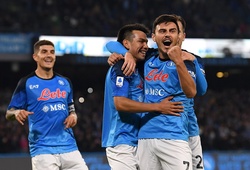 AC Milan bị Napoli bỏ xa 8 điểm trong cuộc đua Scudetto