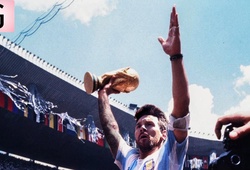Dân mạng tiên tri: Messi nâng cúp vàng theo phong cách Maradona