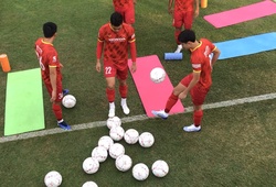 Tuyển Việt Nam làm quen với bóng thi đấu chính thức tại AFF Cup 2022