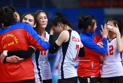 Các cô gái bóng chuyền Quân đội ôm nhau khóc nức nở sau chức vô địch Đại hội TDTT 2022