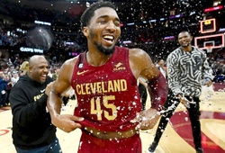 Sau trận đấu 71 điểm lịch sử: Mitchell bị kiểm tra doping, trọng tài nhận sai ở cuối hiệp 4