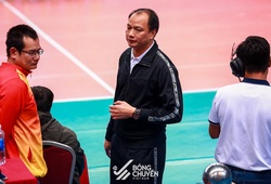 HLV Trần Đình Tiền dẫn dắt đội tuyển bóng chuyền nam Việt Nam