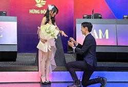 Màn cầu hôn ngọt ngào của cặp đôi Văn Tùng - Mai Dora ở chung kết VCS 2023