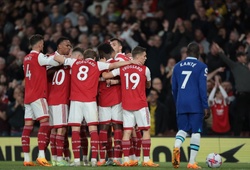 Arsenal đòi lại ngôi đầu bảng sau 30 phút huỷ diệt Chelsea
