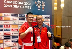 Bùi Phước Tùng đấm knock-out võ sỹ Thái Lan giành HCV boxing SEA Games 32