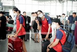 Đội tuyển bóng chuyền nữ Việt Nam mất 3 tiếng quá cảnh tại Singapore