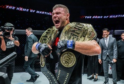 "Máy knockout" Anatoly Malykhin giật đai, chủ tịch ONE Championship đầy tự tin về gà nhà