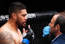 Võ sĩ UFC bị chọc mắt nguy hiểm: Vì sao đối thủ không bị xử thua?